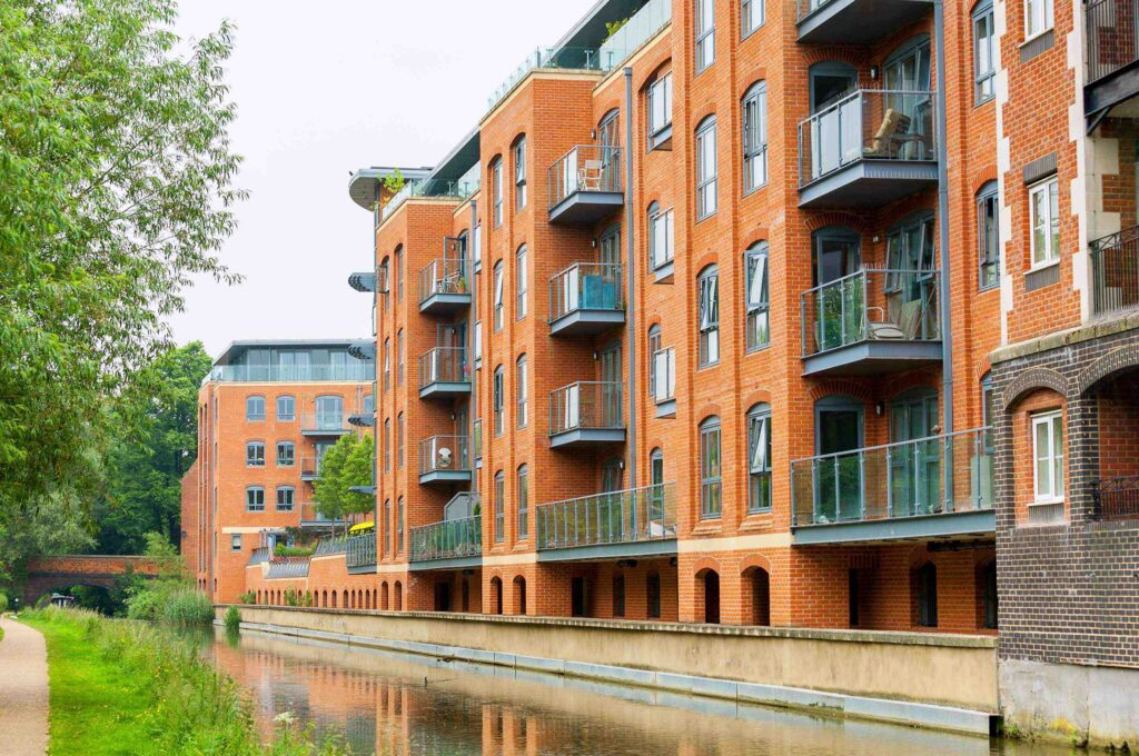 the canal in the city of birmingham