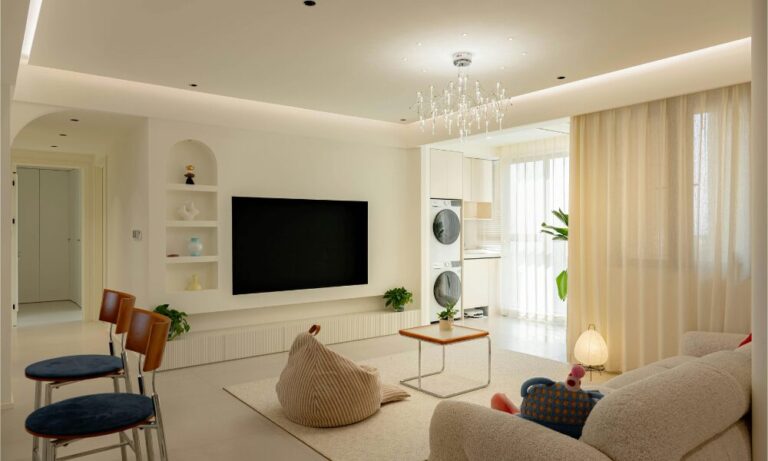 Modern family living room interior representing homes for sale in North Tonbridge near grammar school catchment areas.